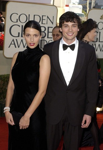 Tom Welling y su futura esposa en los premios Golden Globe Awards 2002